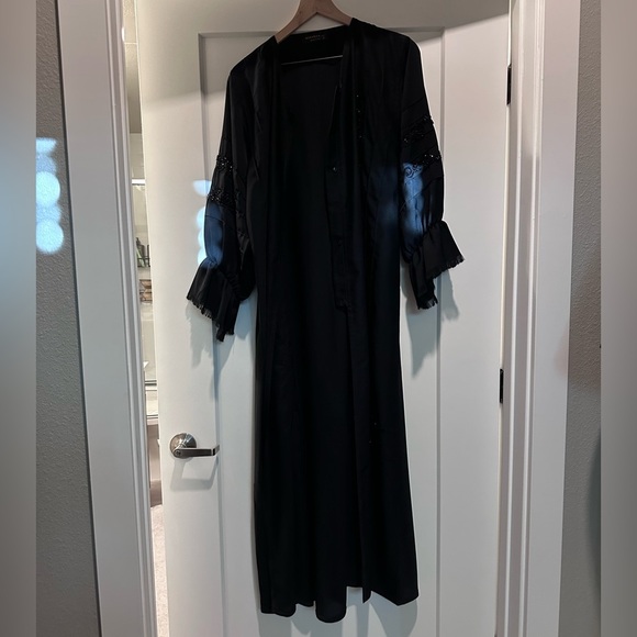Classic black abaya embroidered sleeve ends and stone embellishment - Picture 4 of 10